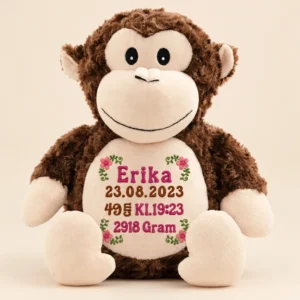 Ape bamse med navn og dato brodert på magen.