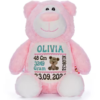 Rosa bamse med navn og dato brodert på magen.