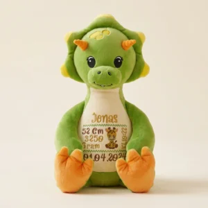 Dinosaurus bamse med navn og dato brodert på magen.