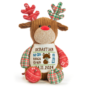 Reinsdyr bamse med navn og dato brodert på magen.