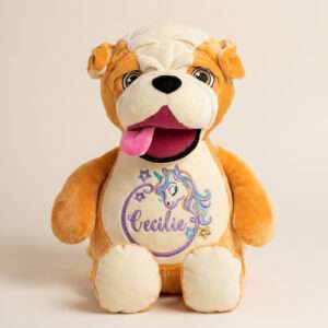 Bulldog bamse med navn brodert på magen.