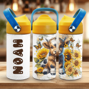 Drikkeflaske til barn med navn og highland cow med solsikker trykk.