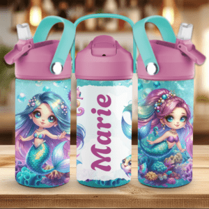 Drikkeflaske til barn med navn og havfruer trykk.